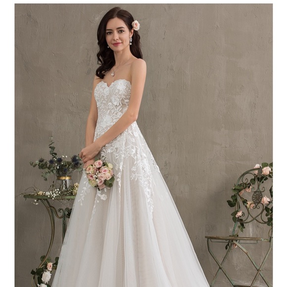 Wedding Dress & Veil - Picture 7 of 16